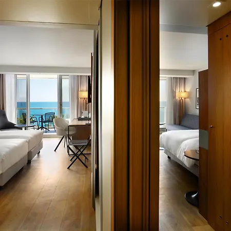 ラディソン ブルー ホテル 4*